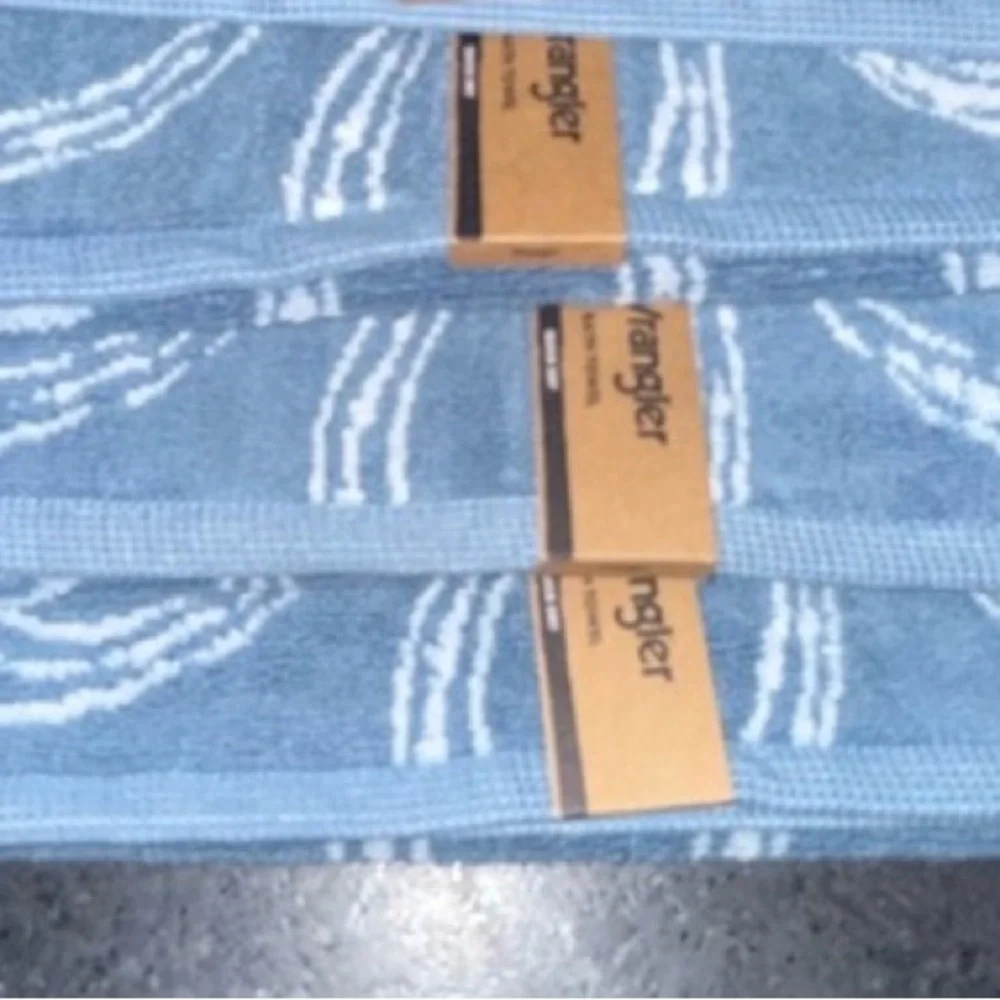 NEW WRANGLER REVERSIBLE
BLUE WHITE HORSESHOE PRINT BATH TOWEL 28x52 Quick Dry - Picture 3 of 10